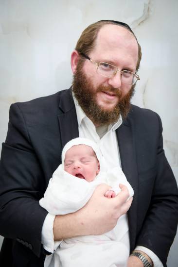 דב קליין מוהל מוסמך מ.ר. 975